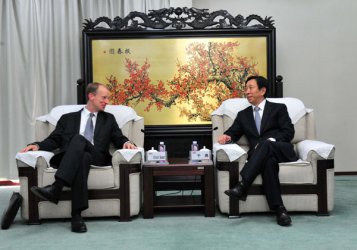 奧布萊特?諾依曼來華由集團(tuán)領(lǐng)導(dǎo)于勇會見